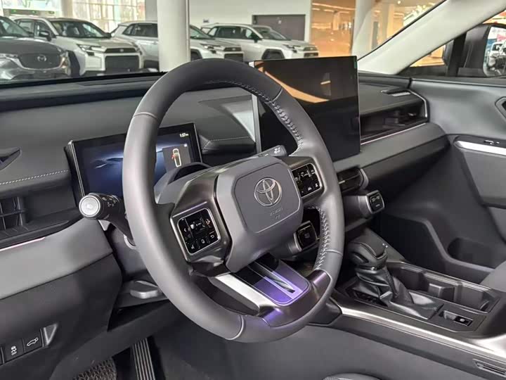 Фото 5 - Toyota RAV4