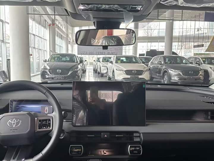 Фото 6 - Toyota RAV4