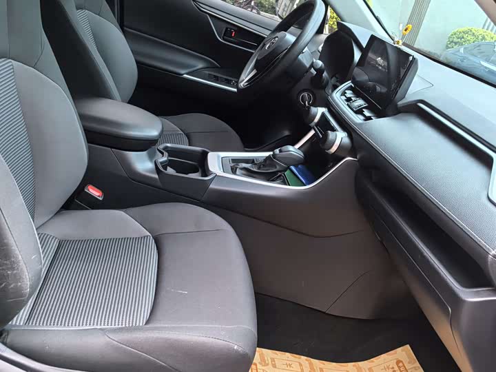 Photo 7 - Toyota Wildlander