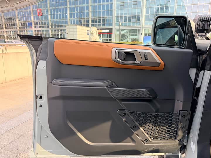 Фото 9 - Ford Bronco