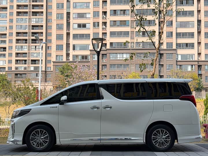 Photo 3 - Toyota Alphard