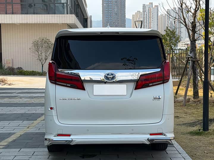 Photo 5 - Toyota Alphard