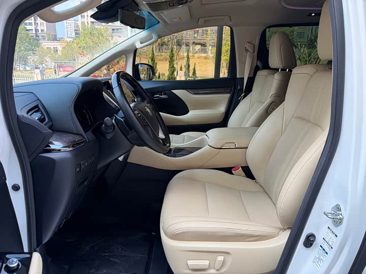 Photo 6 - Toyota Alphard