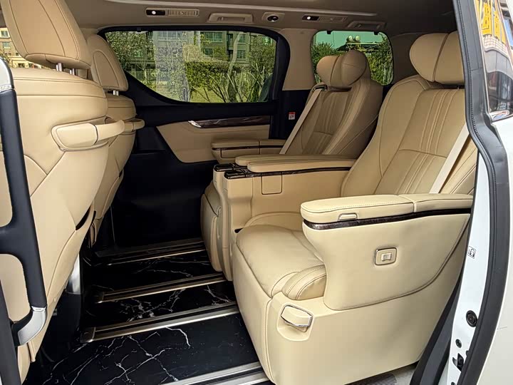 Photo 7 - Toyota Alphard