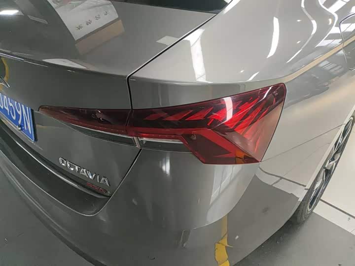 Photo 7 - Skoda Octavia Pro