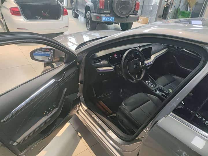 Photo 9 - Skoda Octavia Pro