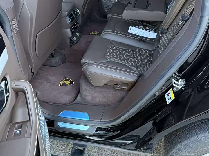 Фото 3 - Lamborghini Urus