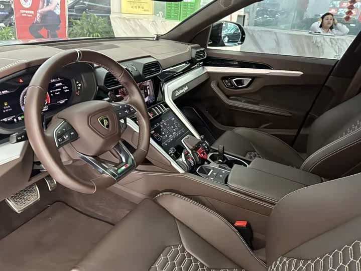 Фото 4 - Lamborghini Urus