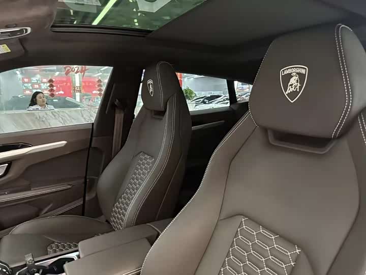 Фото 5 - Lamborghini Urus