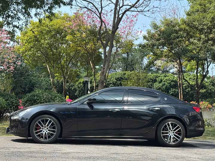 Фото 4 - Maserati Ghibli