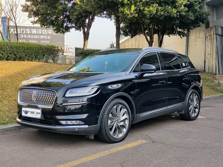 Фото 1 - Lincoln Nautilus