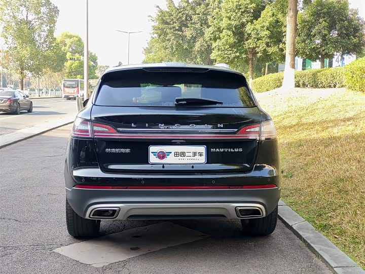 Фото 5 - Lincoln Nautilus