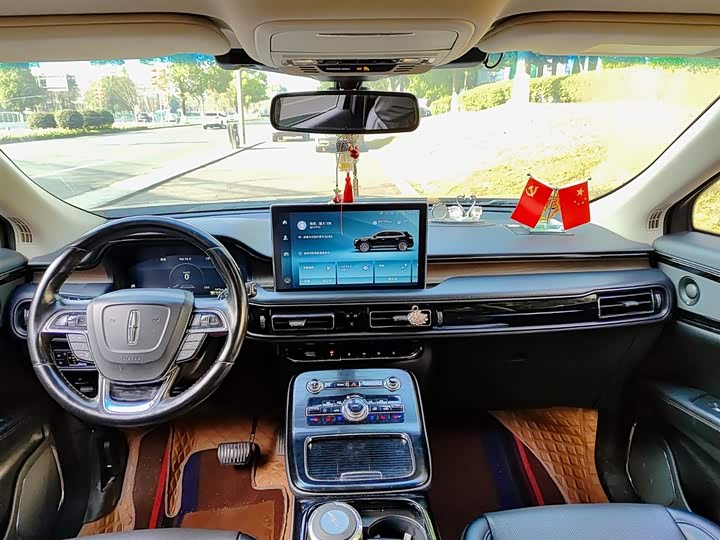 Фото 6 - Lincoln Nautilus