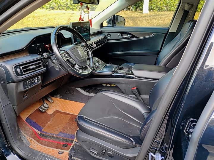 Фото 7 - Lincoln Nautilus