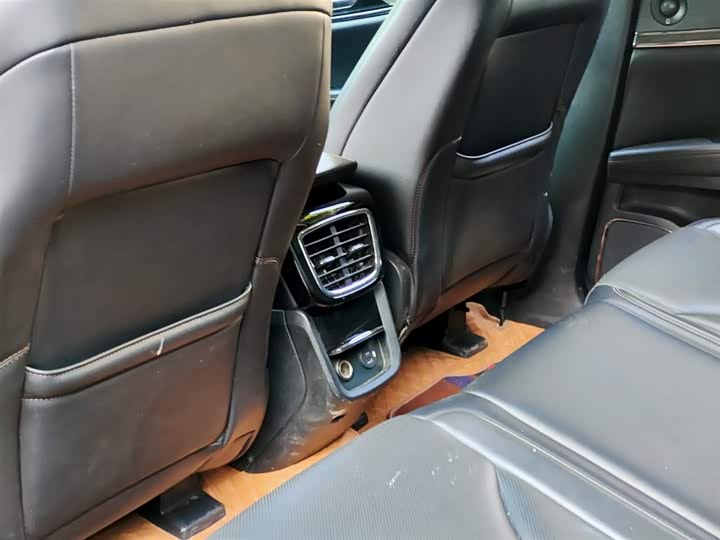 Фото 9 - Lincoln Nautilus