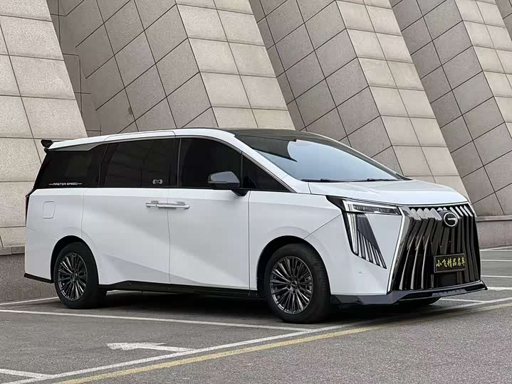 Фото 2 - GAC Trumpchi M8