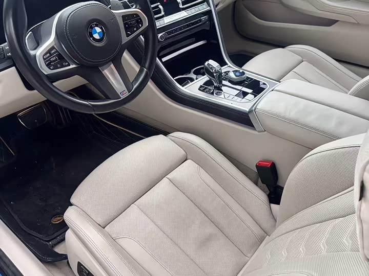 Фото 4 - BMW 8 Series