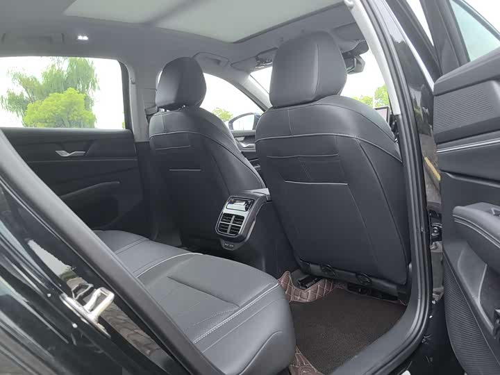 Photo 5 - Volkswagen Passat