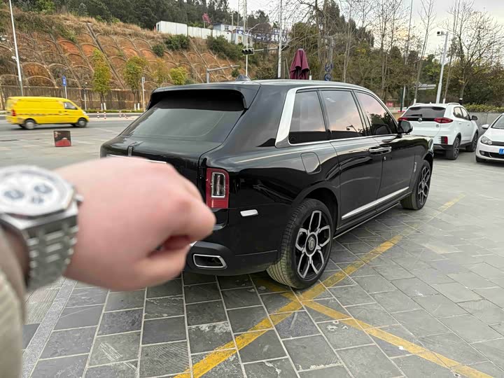 Фото 2 - Rolls-Royce Cullinan