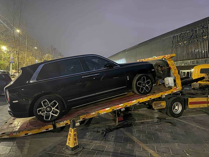 Фото 3 - Rolls-Royce Cullinan