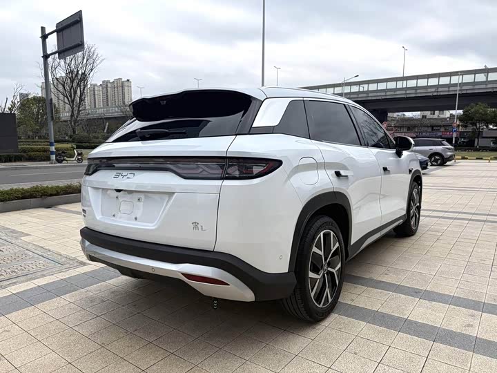 Фото 9 - BYD Song L DM-i Hybrid