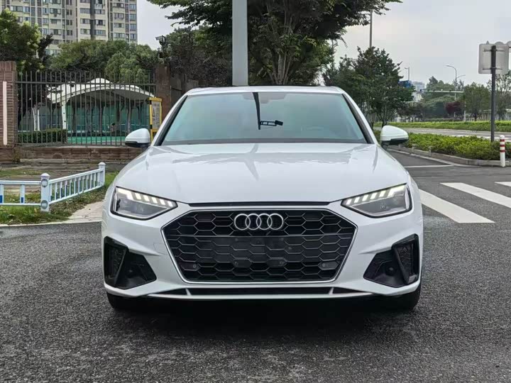 Фото 2 - Audi A4L