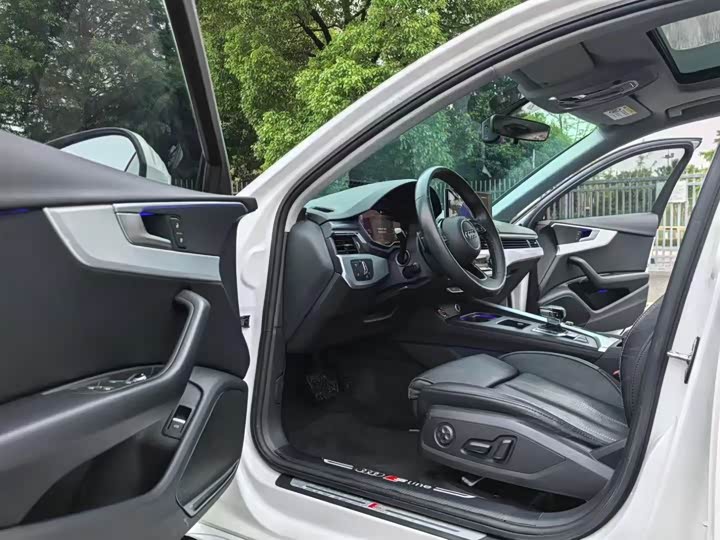 Фото 4 - Audi A4L