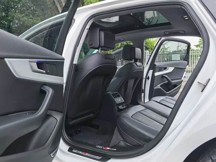 Фото 5 - Audi A4L