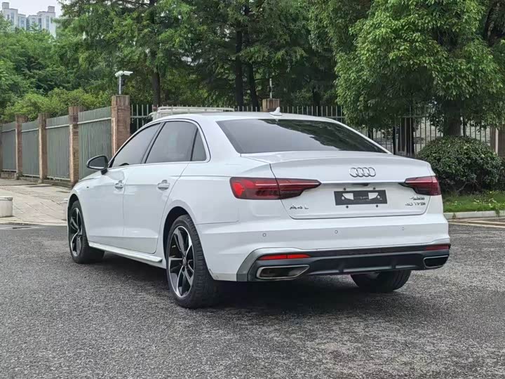 Фото 7 - Audi A4L