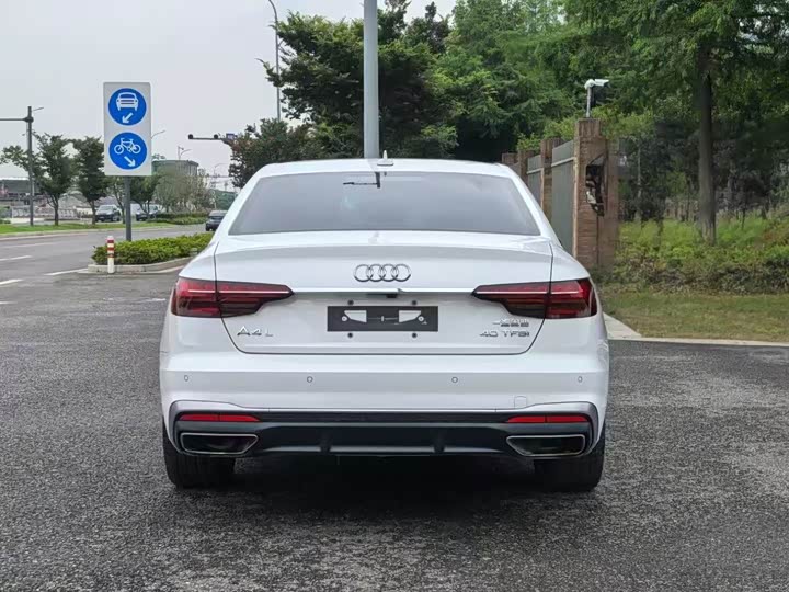 Фото 9 - Audi A4L