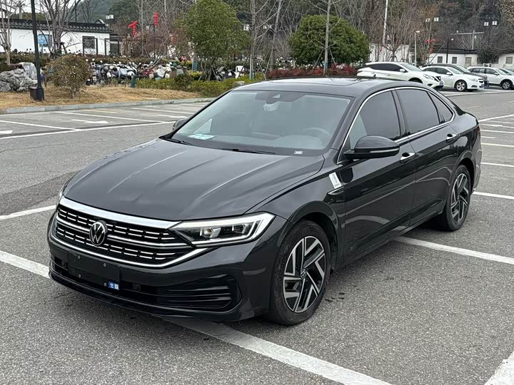 Фото 1 - Volkswagen Sagitar L