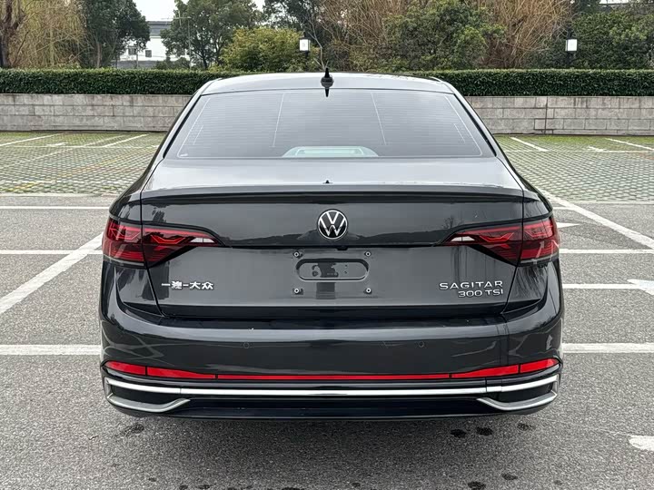 Фото 8 - Volkswagen Sagitar L