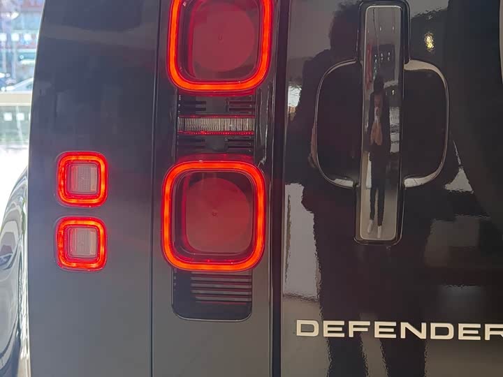 Фото 9 - Land Rover Defender