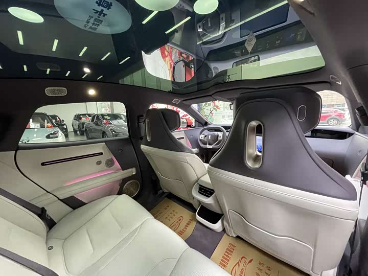 Фото 6 - Avatr 06