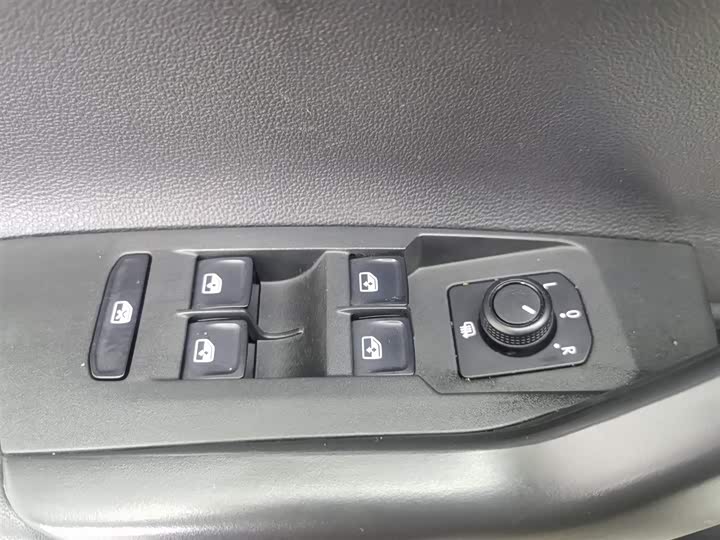 Фото 9 - Volkswagen Polo