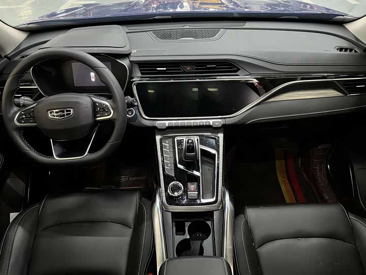 Фото 8 - Geely Atlas