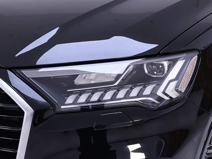 Фото 4 - Audi Q7