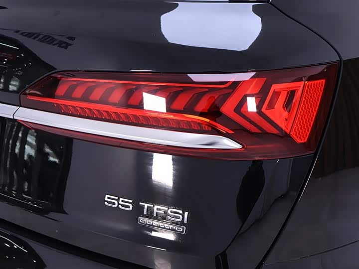 Фото 9 - Audi Q7