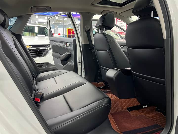 Фото 8 - Honda Civic