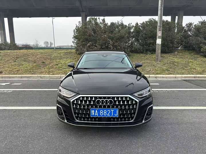 Фото 2 - Audi A8