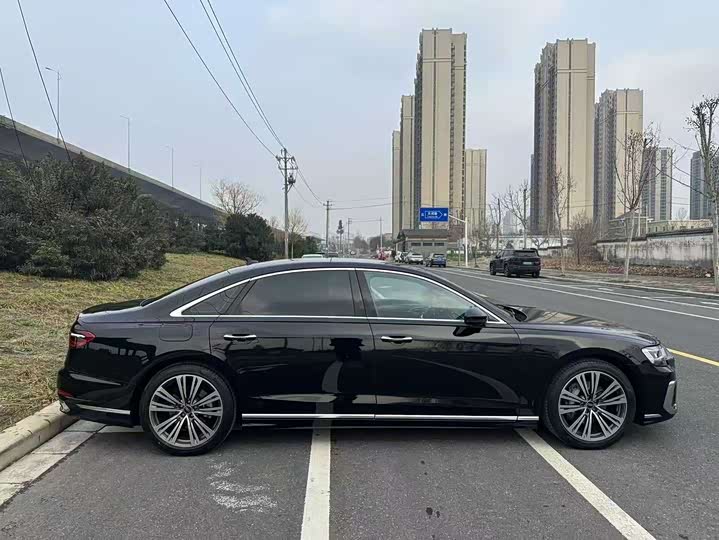 Фото 3 - Audi A8