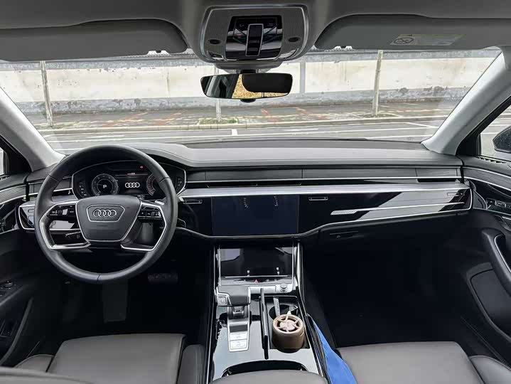 Фото 5 - Audi A8