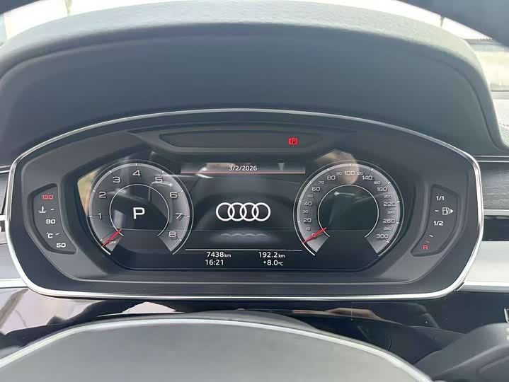 Фото 9 - Audi A8