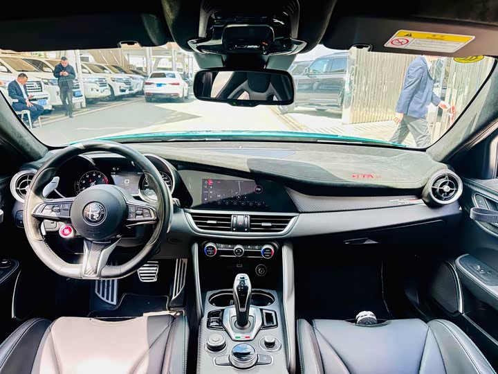 Фото 6 - Alfa Romeo Giulia