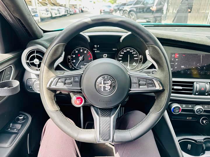 Фото 9 - Alfa Romeo Giulia