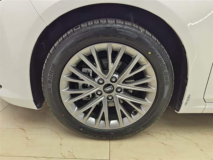 Фото 8 - Bestune B70