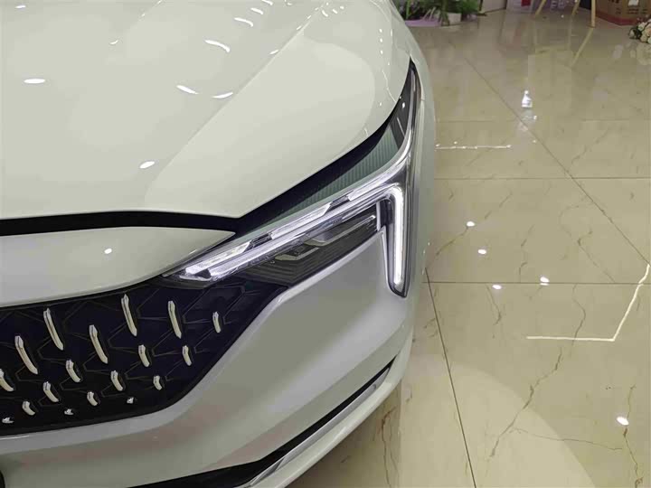 Фото 9 - Bestune B70