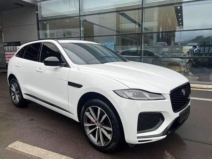 Photo 3 - Jaguar F-Pace