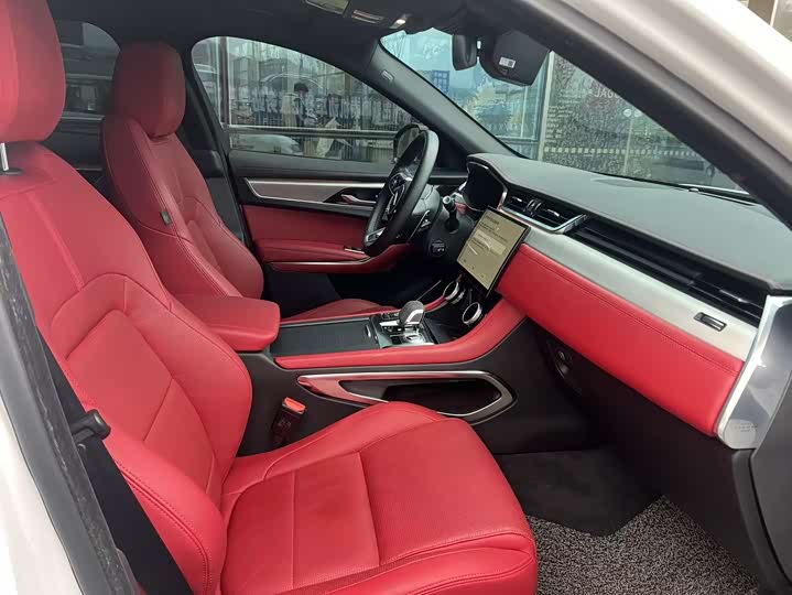 Photo 4 - Jaguar F-Pace