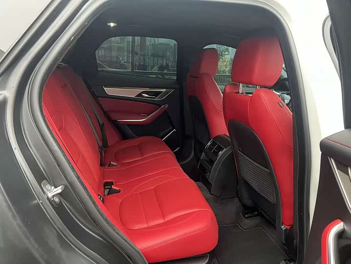 Photo 5 - Jaguar F-Pace